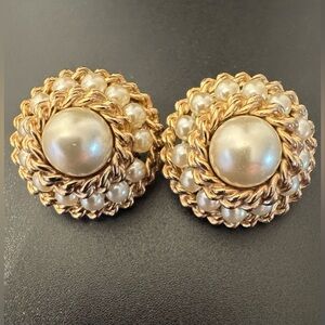 Vintage Faux Pearl Gold Tone Chain Clip On Earrings Sarah Coventry Style - EUC